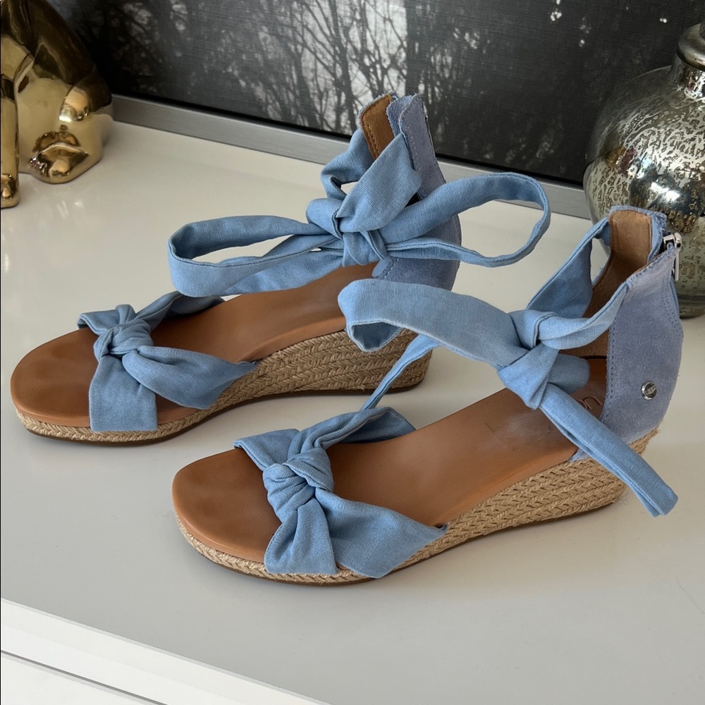 UGGS wedge with ankle tie